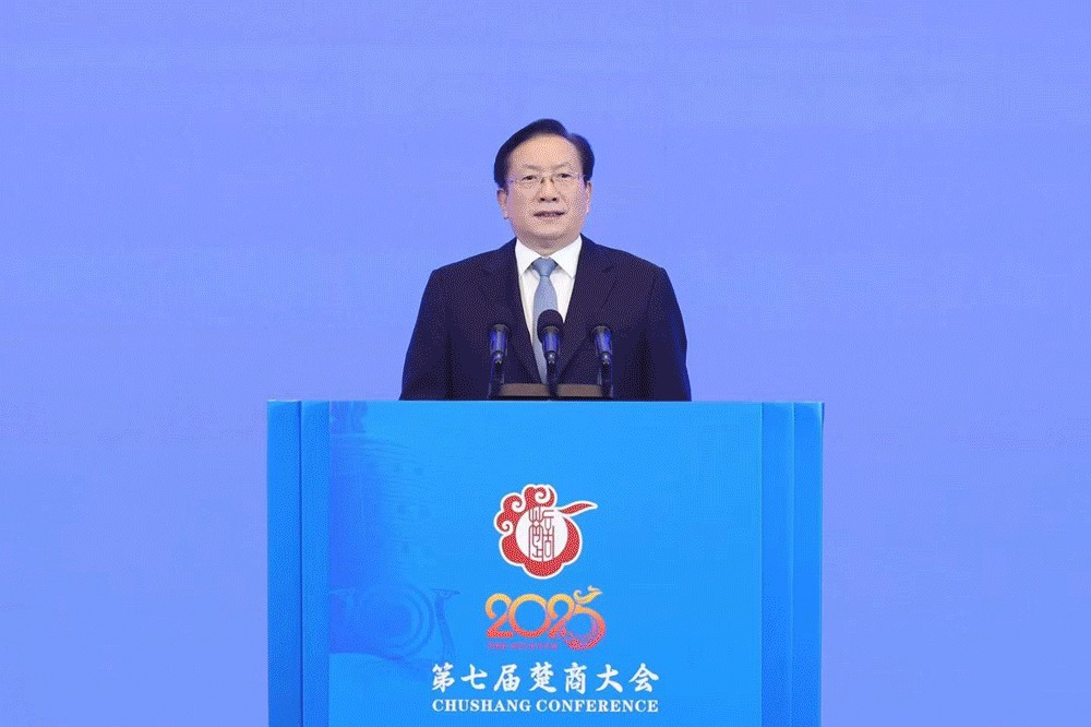 华盛家具集团荣膺第七届楚商大会“楚商社会责任标杆企业”大奖