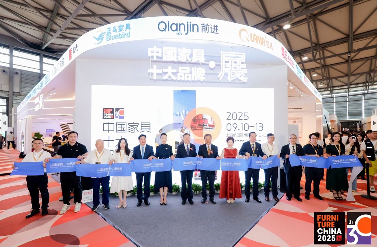 华盛家具集团荣膺中家协2025年度“中国办公商用家具十大品牌”
